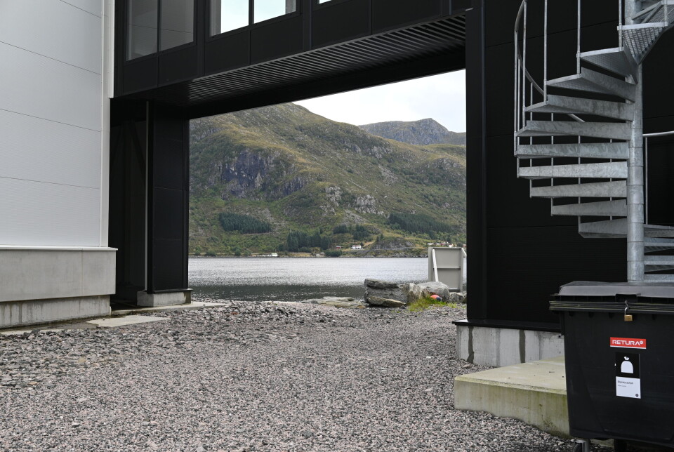 OFS Måløy jas already constructed the hall for its tanks in Barstadvikaved Raudeberg, near Måløy in Vestland county. The facility is being built as a hybrid flow-through - up to 85% - and will draw water in from the strait outside from a depth of 70 metres. Throughout the year, it maintains a temperature of between approx. 6.7 and 9.1 degrees.