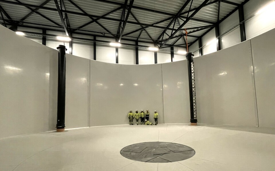 One of the 12 glassfibre reinforced polyester (composite) tanks from Norwegian company HighComp now installed at the facility on Træna, a group of islands that is part of the Helgeland municipality in Nordland. The tanks are 21 metres in diameter and eight metres high.