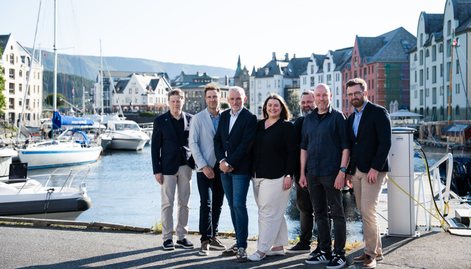 From left: Thorsteinn Már Baldvinsson, former CEO of Samherji and chairman of the board of Samherji Fiskeldi; Jon Kjartan Jonsson, CEO of Samherji Fiskeldi; Stig Bjørkedal, CEO of Cflow; Gunn-Marit Nerem - VP sales of Cflow; Lars Erik Aalhus, tender manager of Cflow; Andreas Isaksen, CTO of Kaldbakur; and Birkir Baldvinsson, business development manager of Samherji Fiskeldi. They are pictured in the centre of Ålesund, Norway, after the agreement was signed earlier in the day.
