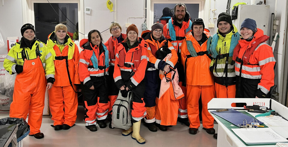 Anja Striberny, right, and research colleagues from Nofima, UiT and staff at Gifas
research station during the trial, where they have been investigating how salmon respond to early-life high temperature exposure.